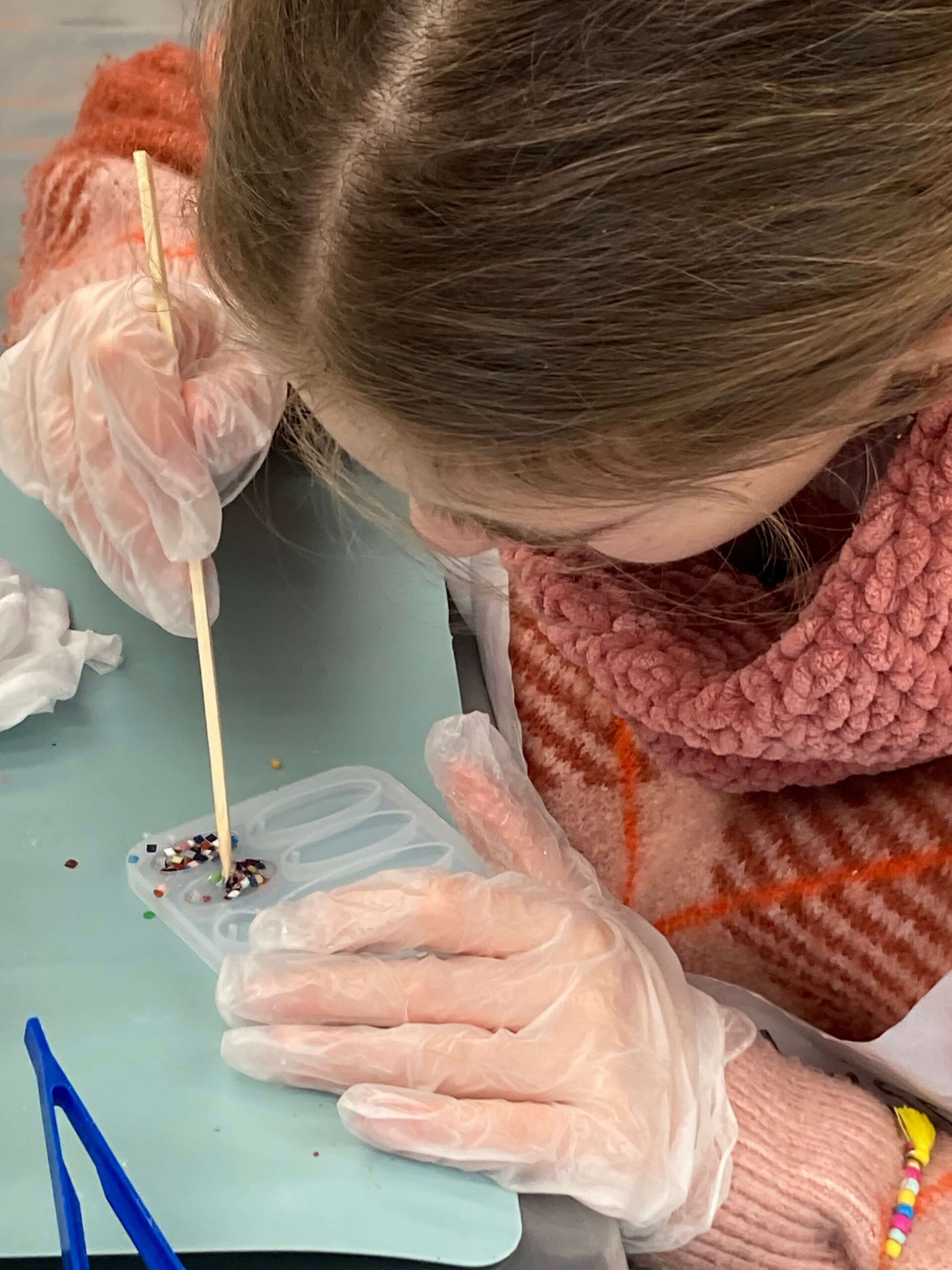 Uitblinken met je eigen juweel in hars/ resin. Lier - Afbeelding 5
