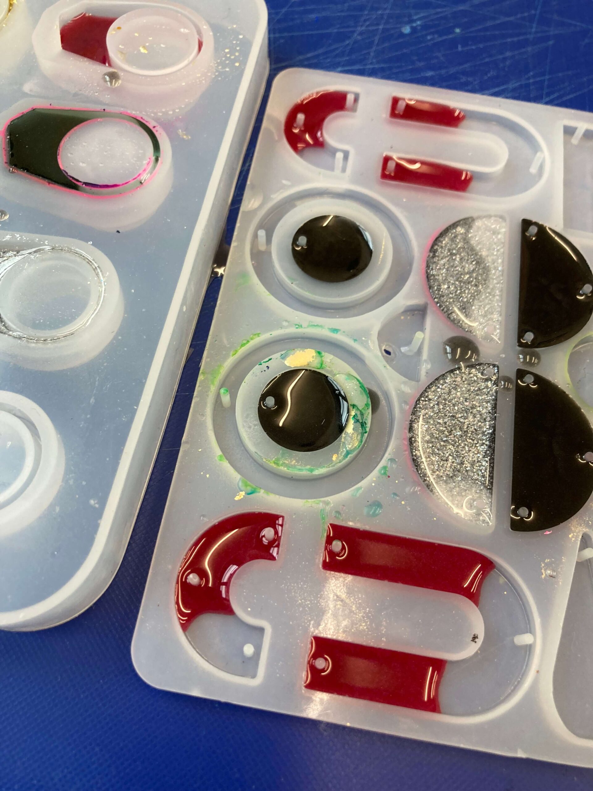 Uitblinken met je eigen juweel in hars/ resin. Lier - Afbeelding 3