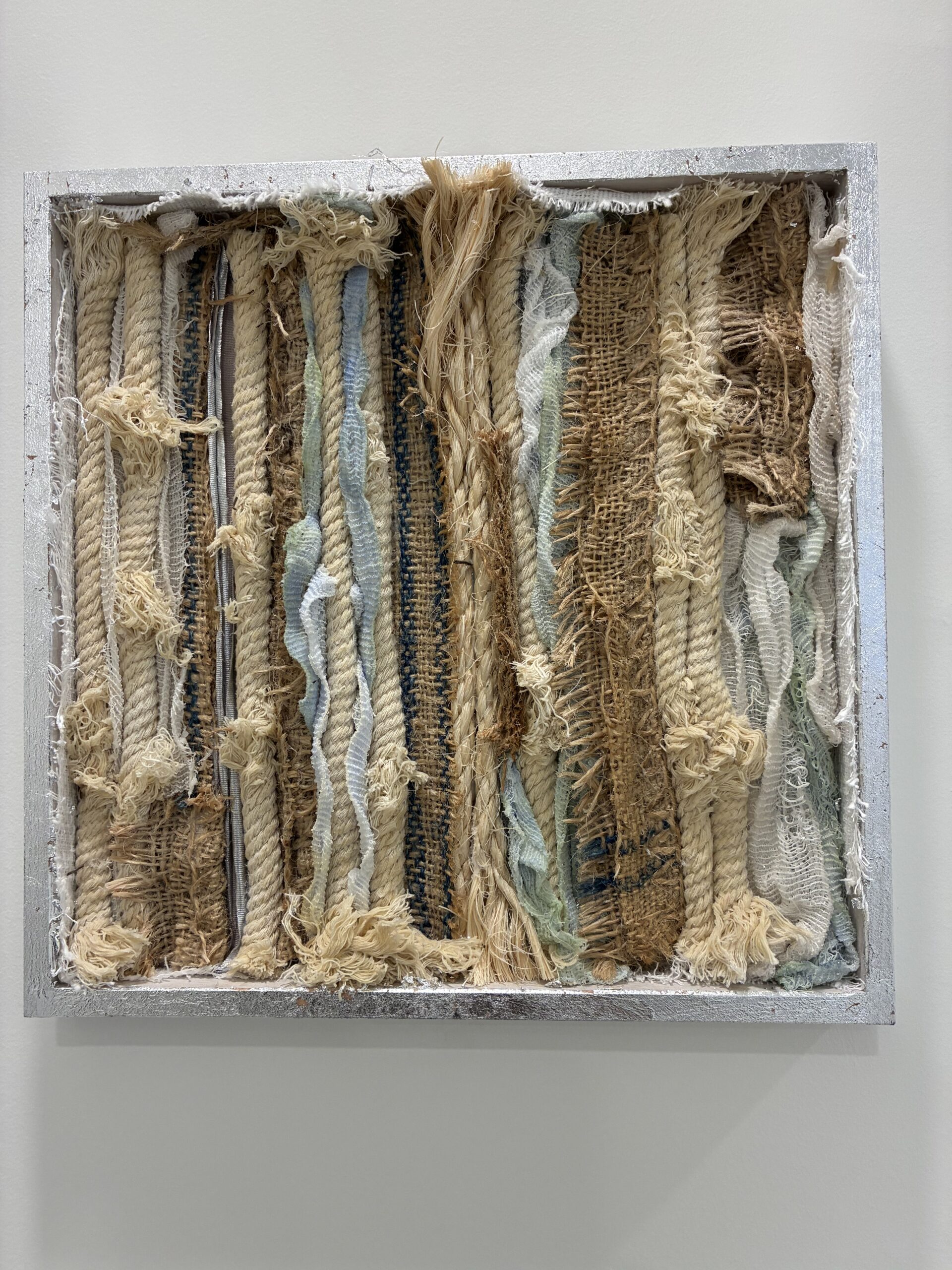 Wanddecoratie maken van oude stoffen in Lier en Oostende